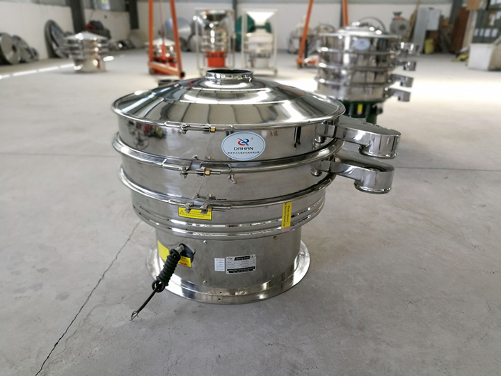 全不銹鋼振動篩整機采用不銹鋼拋光而成，干凈衛生，可避免原料被污染